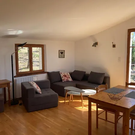 Dans Un Cadre Verdoyant Apartman